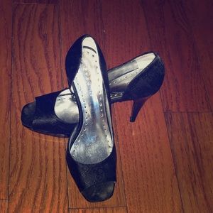 bcbg open toed pumps